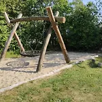 8 Person In Hemmet
